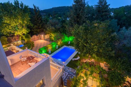 Bazén v ubytování Villa Small Paradise nebo v jeho okolí