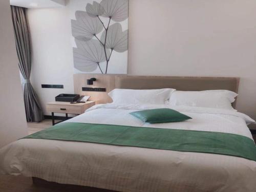 Katil atau katil-katil dalam bilik di GEM Hotel Bozhou College