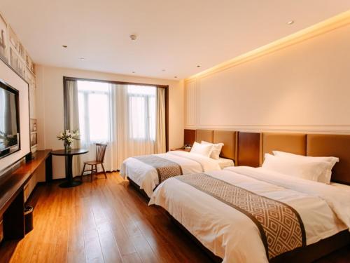 Katil atau katil-katil dalam bilik di GEM Hotel Bozhou College