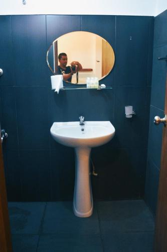 Ein Badezimmer in der Unterkunft Orchard Home