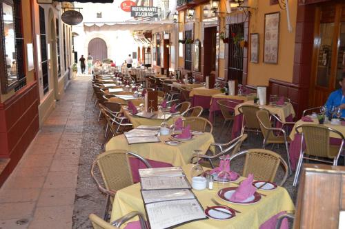 En restaurant eller et spisested på Plaza de Toros