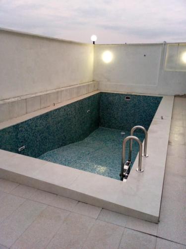 a swimming pool on the roof of a building at Studio de luxe chez FOUR IN ONE Résidence in Limbe