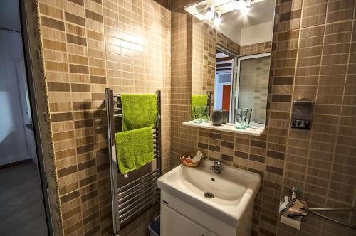 a bathroom with a sink and a mirror at NEUSTADT Villa in Braşov