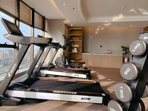 a gym with two treadmills in a room at GreenTree Eastern Hotel Yiwu International Trade City in Yiwu