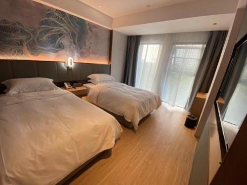 Ένα ή περισσότερα κρεβάτια σε δωμάτιο στο GreenTree Eastern Hotel Jiangsu Wanda Plaza Ocean University Huangguoshan