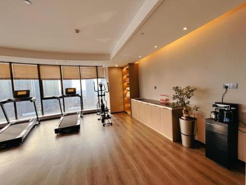 a gym with cardio equipment in a large room at GreenTree Eastern Hotel Yiwu International Trade City in Yiwu