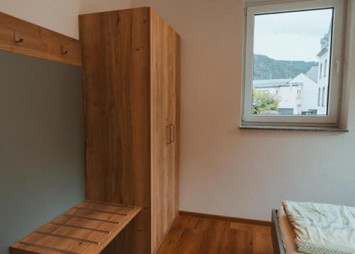 a bedroom with a bunk bed and a window at Ferienweingut SerwaziWein in Mesenich