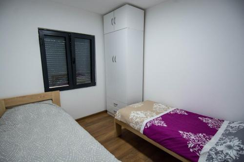 a bedroom with two beds and a window at Apartmani Zavičaj Gornja Trešnjica in Ljubovija