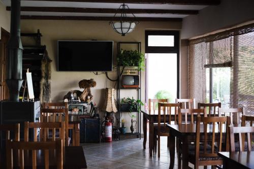 A restaurant or other place to eat at Hotel Vila Bruci