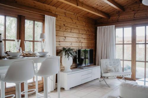 a living room with a white table and chairs at Life & Cooking Holiday Home in Ermelo