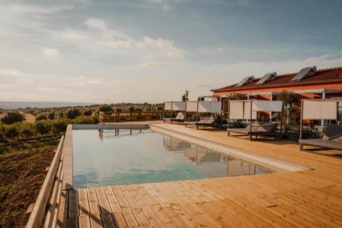 an image of a swimming pool on a house at Casinhas de Santo António in Alter do Chão