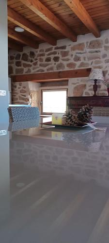 a room with a stone wall and a plate of pine cones at Los Arroyos in San Martín de la Vega del Alberche