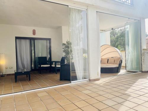 2 Bed Flat-Sleeps 4-Pets-Parking-Marina Duquesa