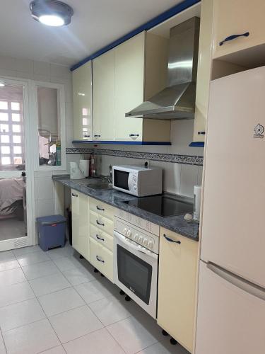 2 Bed Flat-Sleeps 4-Pets-Parking-Marina Duquesa