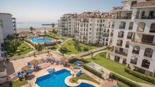 2 Bed Flat-Sleeps 4-Pets-Parking-Marina Duquesa