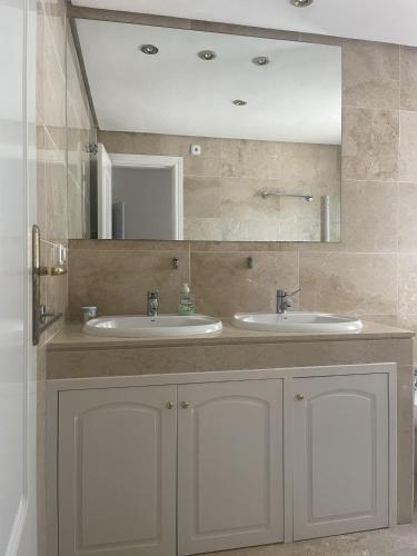 2 Bed Flat-Sleeps 4-Pets-Parking-Marina Duquesa