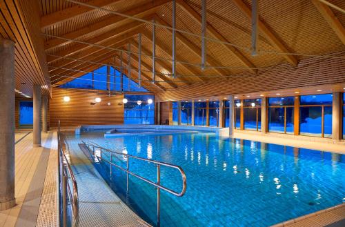a large swimming pool in a building at Unicare Røros in Røros