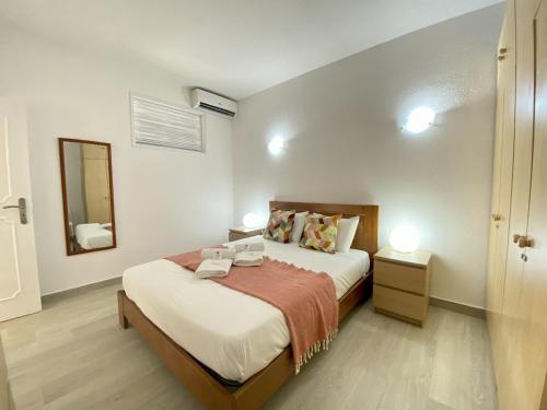 Giường trong phòng chung tại Albufeira Central 6 by Homing