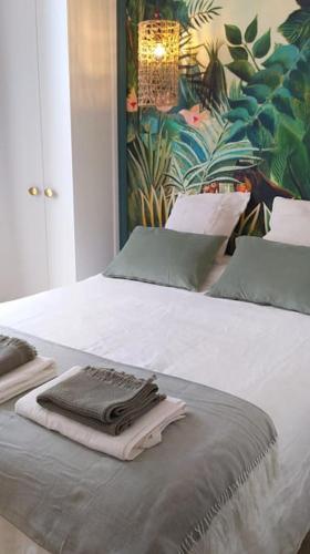 a white bed with a towel on top of it at Ô Bulles de Loire, Châteauneuf-sur-Loire in Châteauneuf-sur-Loire