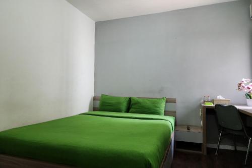 Postel nebo postele na pokoji v ubytování Barata Hotel Near Bandara Soekarno Hatta