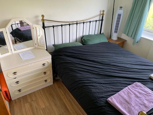 Un ou plusieurs lits dans un hébergement de l'établissement Hampden Park Apartment free WiFi