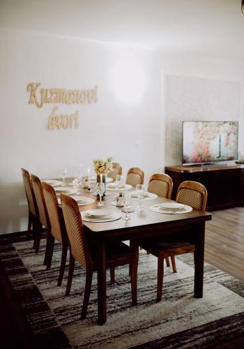 a dining room table with chairs and a large table with a table at Kuzmanovi dvori in Štitar