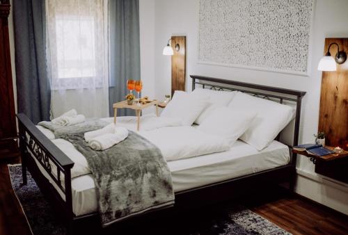 Кровать или кровати в номере Kuzmanovi dvori