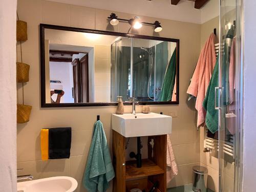 a bathroom with a sink and a mirror at Agriturismo Schiaccia Ghiande in Massa Marittima