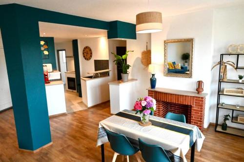 a living room with a table and a fireplace at Grand appartement cosy-Hyper Centre-Place Verdun in Tarbes