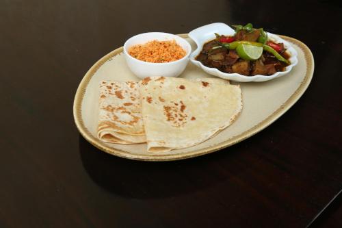 Comida en o cerca de este hotel