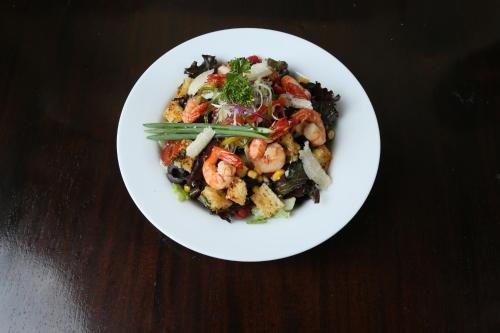 Comida en o cerca de este hotel