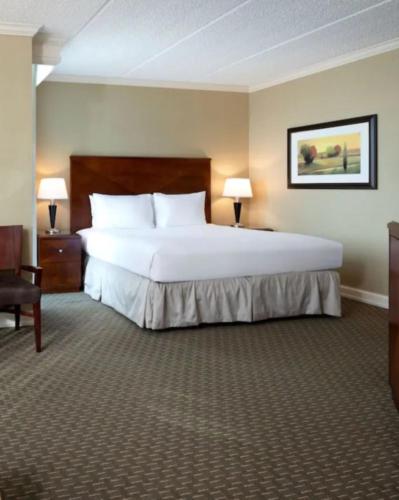 a large bed in a hotel room with two lamps at Hyatt Regency Houston West in Houston