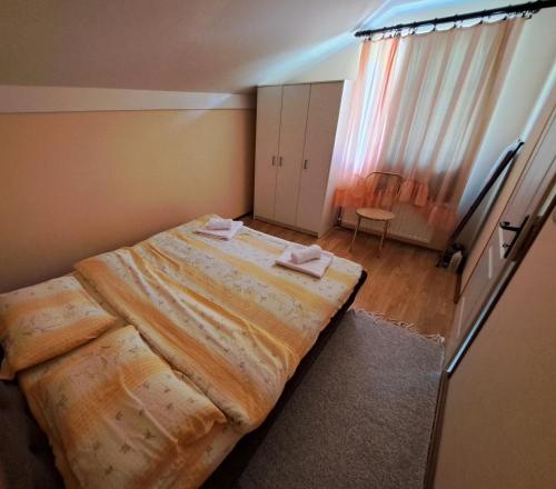Ένα ή περισσότερα κρεβάτια σε δωμάτιο στο Apartman Jova