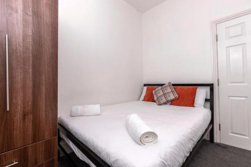Postel nebo postele na pokoji v ubytování Unique and Family-friendly 4BD Home Gateshead