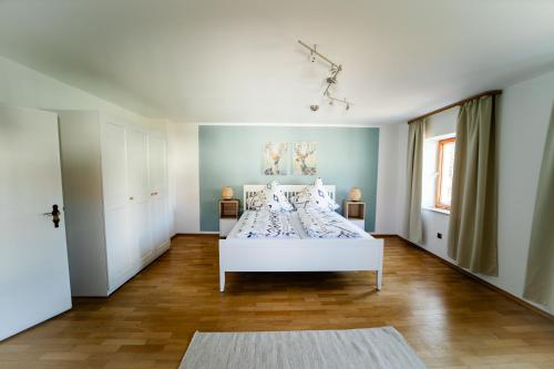 a bedroom with a white bed in a room at Ferienhaus Drasch in Lalling