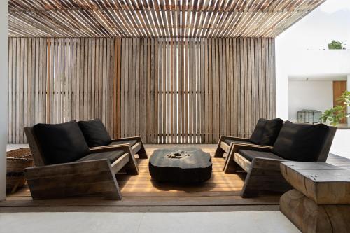 a living room with two couches and a coffee table at KA BRU Beach Boutique Hotel in Barra Grande
