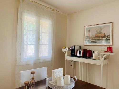 a kitchen with a table and a window at La Fabbrica Delle Idee B&B in Fonte