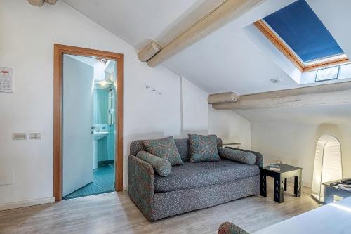a living room with a couch and a window at Hotel Villa Mabapa in Venice-Lido