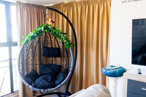 a room with a chair with a swing at Apartamento Erase Una Vez En Sierra Nevada in Sierra Nevada
