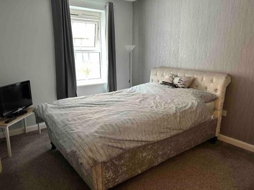Un pat sau paturi într-o cameră la Apartment In Birmingham City Centre