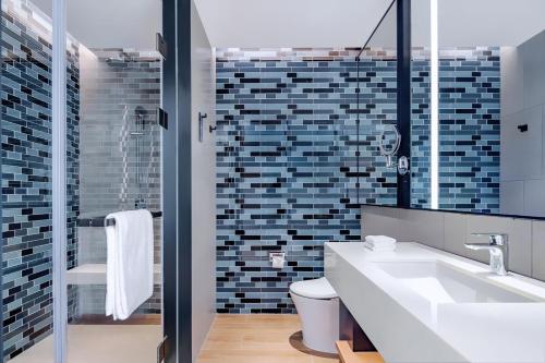Salle de bains dans l'établissement Fairfield by Marriott Beijing Daxing Airport