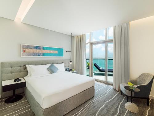 Th8 Palm Dubai Beach Resort, Vignette Collection by IHG Image