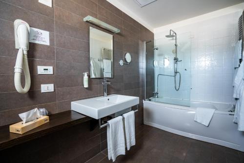 Ένα μπάνιο στο San Tommaso Hotel