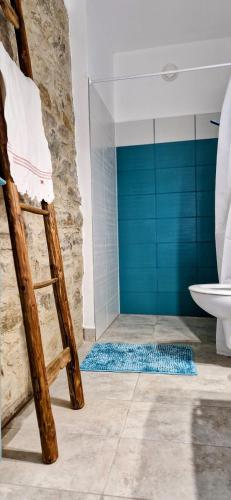 a bathroom with a ladder and a toilet and a sink at Dézsavár Vendégház in Majs