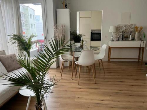 a living room with a table and chairs at Stylish 1-bedroom condo close to exhibition square in Basel