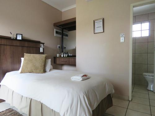 Postel nebo postele na pokoji v ubytování Andante Guesthouse Klerksdorp