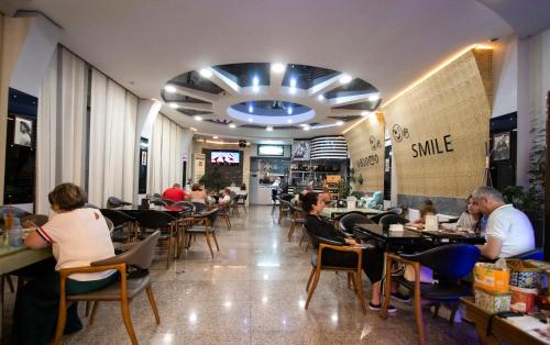 Tetamu yang menginap di Hotel Smile