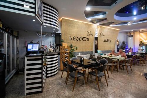 Restoran atau tempat lain untuk makan di Hotel Smile