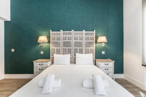 Postel nebo postele na pokoji v ubytování PLAZA DE CASTILLA Apartments