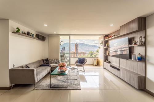 Modern Poblado 3BR APT 600Mbps AC BBQ Balcony+View